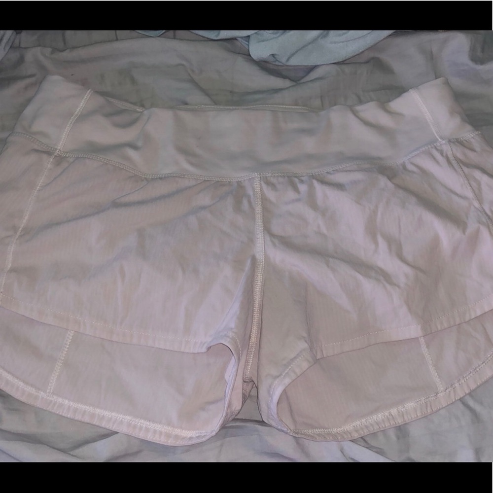 Lululemon White speed up shorts 2.5” 🤍